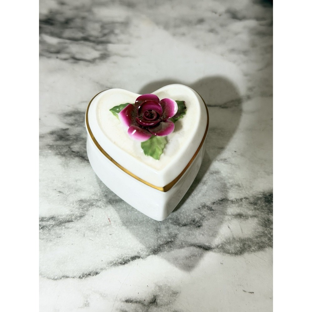 Fine Bone China Crown Staffordshire England Heart Shaped Rose Trinket Box (A3208